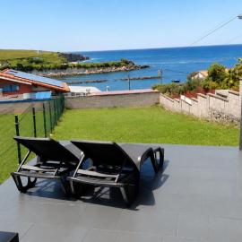 Villa en la playa con vistas al mar y jardín, hôtel à Santander