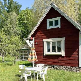 4 person holiday home in MARIANNELUND