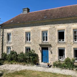 Grande demeure en pierre- gîte de charme 16 pers, hotel em Cirey-sur-Blaise