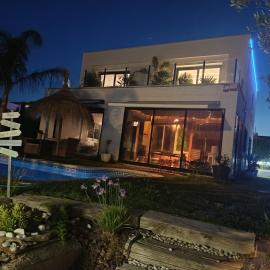 Villa lujosa con spa, piscina y sala de juegos PRIVADOS, hotel in Miami Platja