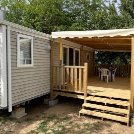 Mobil-home au bord de l'Ardèche, hotel in Pradons