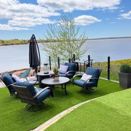 luxury Beachfront Home With Private Beach Access, Hotel in Charlottetown