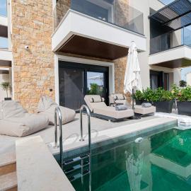 Trithiron Luxury Villas, hotel in Nea Moudania