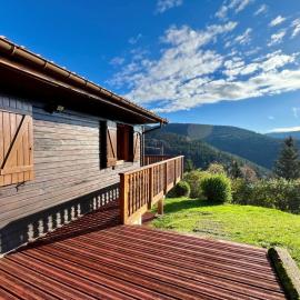 Chalet nature avec vue sur les montagnes, hotel in Cornimont