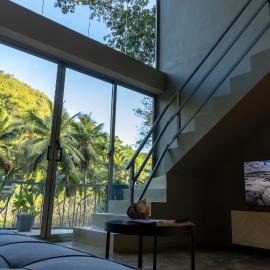 Elegant and Stylish - Riverside Tiny House Apartment, Hotel in El Valle