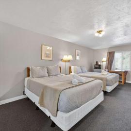 Eagle Motel Suite 105
