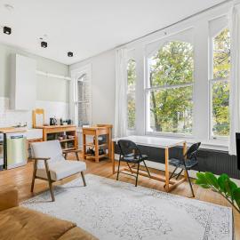Charming and Spacious Apartment in Central Brixton - Pass the Keys, hotel v Londýne