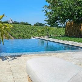 Wine Barn With Pool In The Heart Of Layon