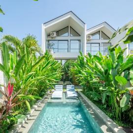 U Villas - Tropical Views Luxury Stay with Pool & Workspace, hotel u gradu Ungasan