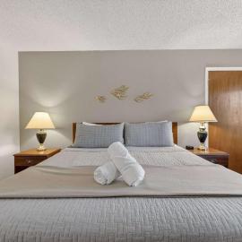 Eagle Motel Suite 225