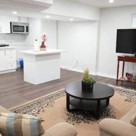 Cozy Walkout Basement Suite Private Entrance, hotel in Richmond Hill