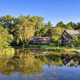 레녹스에 위치한 호텔 Lakefront, Kayaks Included, Come Unwind In Lenox!