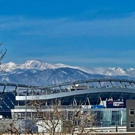 Luxury Home with Rooftop City and Mountain Views Includes Huge Rooftop Patio with Daybed and Firepit, hotel v destinaci Denver