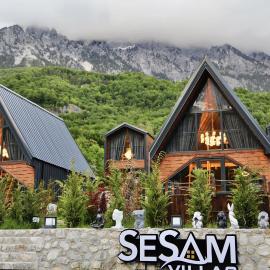 SeSam Villas: Theth şehrinde bir otel