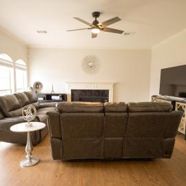 Spacious 4 Bedroom home 15 mins to DFW Airport and 30 mins from Dallas Stadium - Great for World Cup Fans !, hotel en Irving