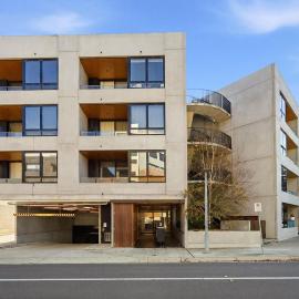 Tranquil 2-Bed with Water View