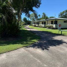 Googarra Beach Caravan Park, hotel di Lower Tully