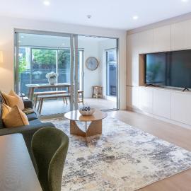 Beachside Stay - Parking, EV Charger & Spa, hotel in Christchurch