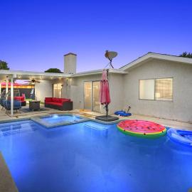 Heated Pool - Jacuzzi - Firepit - Game Room, готель у місті Гемет