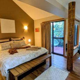 Albany Treehouse Retreat
