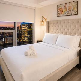 StayToronto - Modern 2BR Spacious Stay - Prime Location