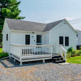 Shorebreak Cottage, hotel a North Kingstown