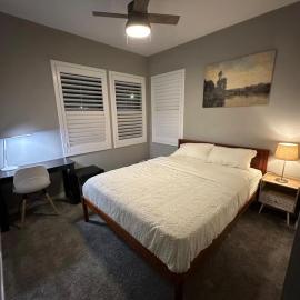 Bright and Cozy Bay Window Cottage 6, hotel a Ontario