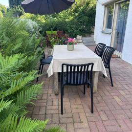 Modernes Apartment mit großer Terrasse