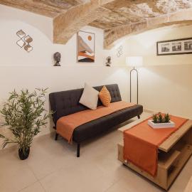 Stylish 1BR Townhouse near Valletta, hotel in Il-Furjana