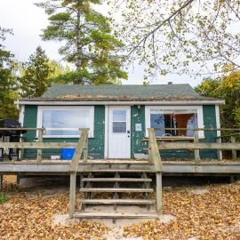 Private Beach Access - Cottage 1, Hotel in Sauble Beach