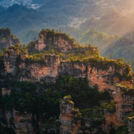 Yuezhu-Peak Cloud-Free pick-up service of 2 nights ,5-minute walk to The Zhangjiajie Forest Park,Free Western breakfast & coffee &self-laundry and drying,english service, Hotel in Zhangjiajie