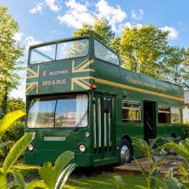 Bed&Bus met dakterras, hotel in Rucphen