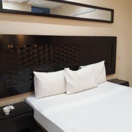 Fivee Hotel Model Town Multan, hotel u gradu Multan