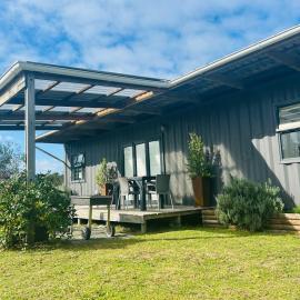 Plett Pods - Casetta del Fuoco - Eco Container Cottage, хотел в Плетенбърг Бей