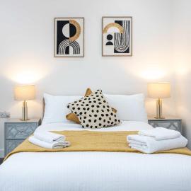 The Garden Apartment - Parking & Near Motorway
