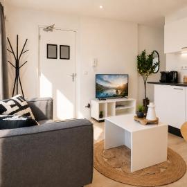 Fully Equipped Apartment, lovely bed