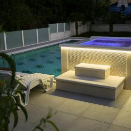 Lux apartment Sara with heated pool and jacuzzi, Hotel in Srinjine