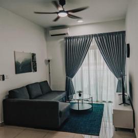Minimalist Homestay Meridin Bayvue 3 bedrooms Apartment, hotel i Masai