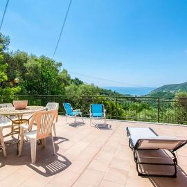 2 Bedroom Pet Friendly Apartment In Moneglia
