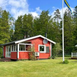 Awesome Home In Kungsäter With Lake View, Hotel in Kungsäter