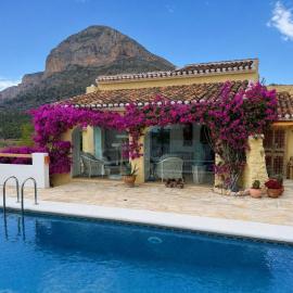 Villa Mirella, hotel in Jávea