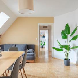 Spacious Quiet Family Suite - 2BR & Free Parking in Altstadt by HERO HOMES Graz, hotel Grazban