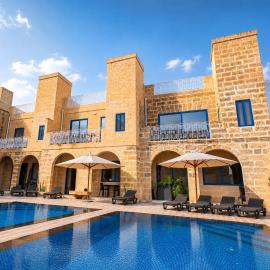 Fiftyfour West Boutique Living, hotel in Għarb