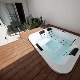 Tranquil Spa Retreat with Jacuzzi