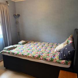 Evenes Apartments - Practical accommodation for 5 guests close to the Airport, hotel sa Evenesmarkja