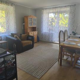 Vormsi Ohvitseride maja korter nr 6, Hotel in Hullo