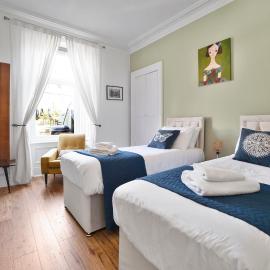 Cozy with Character Vibrant Cottage Style Flat at Leith Links Park, khách sạn ở Edinburgh