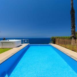 Vila Seasky Tabua by Holiday Rental Madeira, Hotel in Ribeira Brava