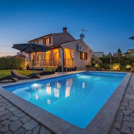 Villa Mia & Iva for 6 plus 2 people near Poreč with private pool & kids playground - pet friendly