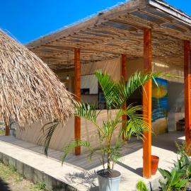 Wavez Lombok Hostel, hotel in Selong Belanak